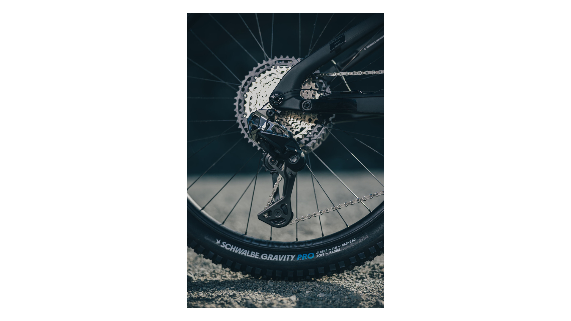 Cube AMS Hybrid 177 C:62 AT 600X carbon´n´white