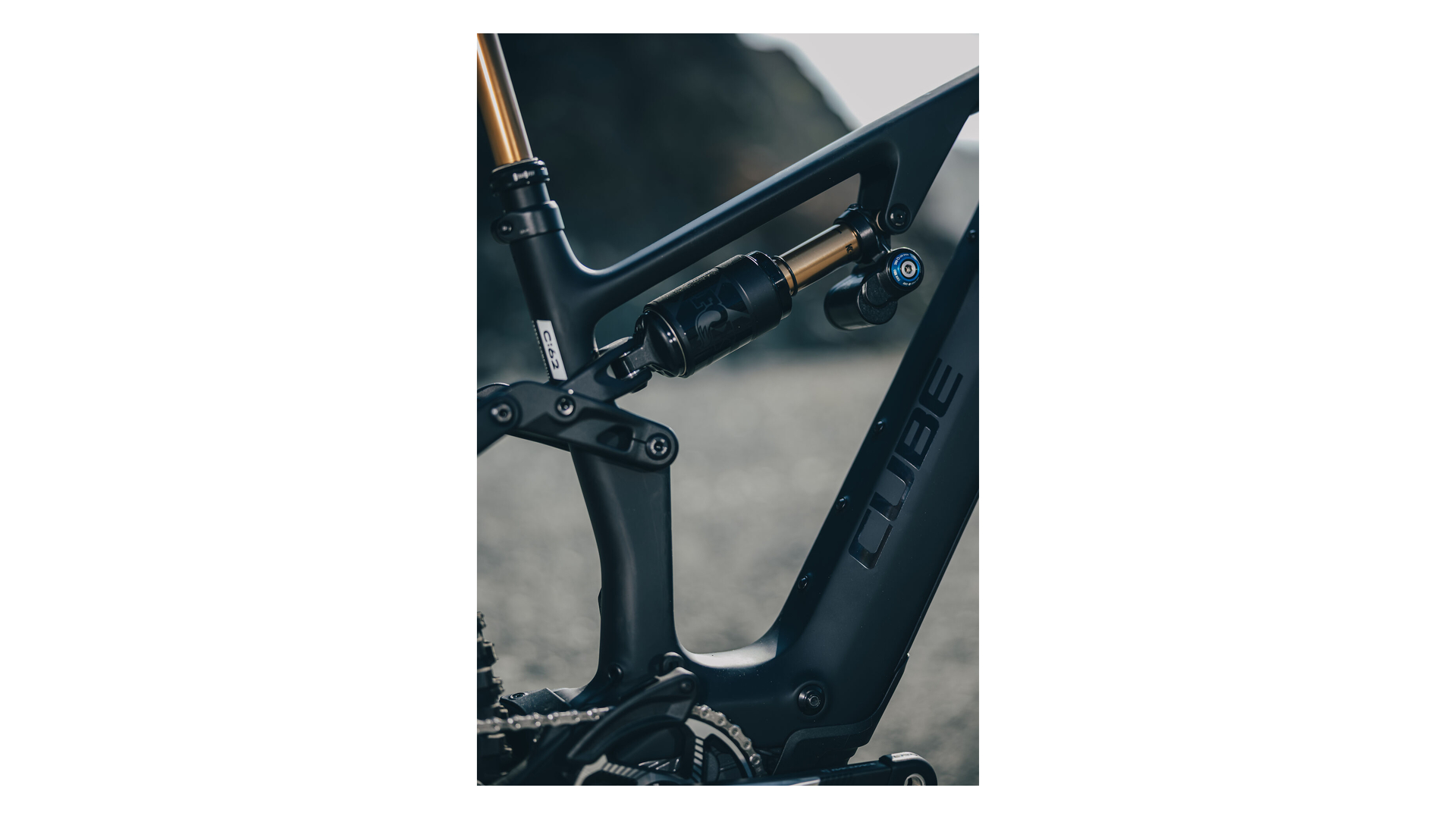 Cube AMS Hybrid 177 C:62 AT 600X carbon´n´white