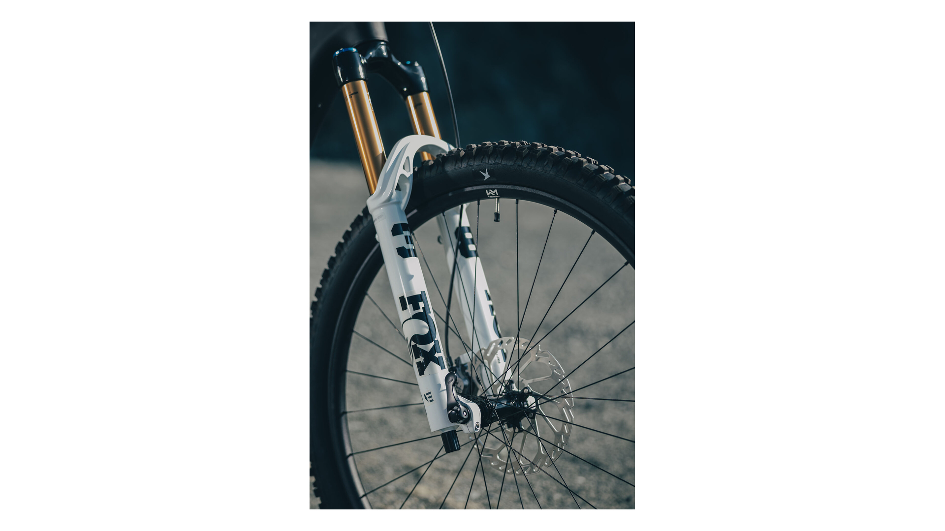 Cube AMS Hybrid 177 C:62 AT 600X carbon´n´white