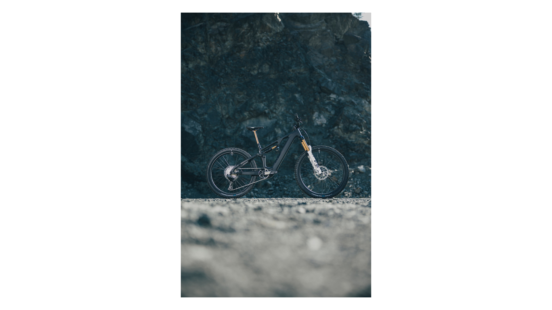 Cube AMS Hybrid 177 C:62 AT 600X carbon´n´white