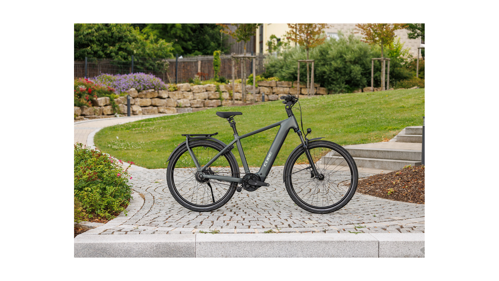 Cube Kathmandu Hybrid Deluxe Pro 800 blackforest´n´chrome