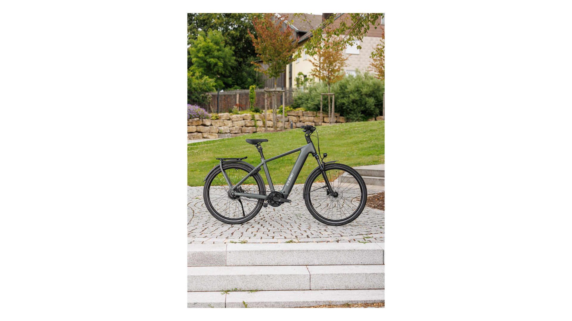 Cube Kathmandu Hybrid Deluxe Pro 800 blackforest´n´chrome