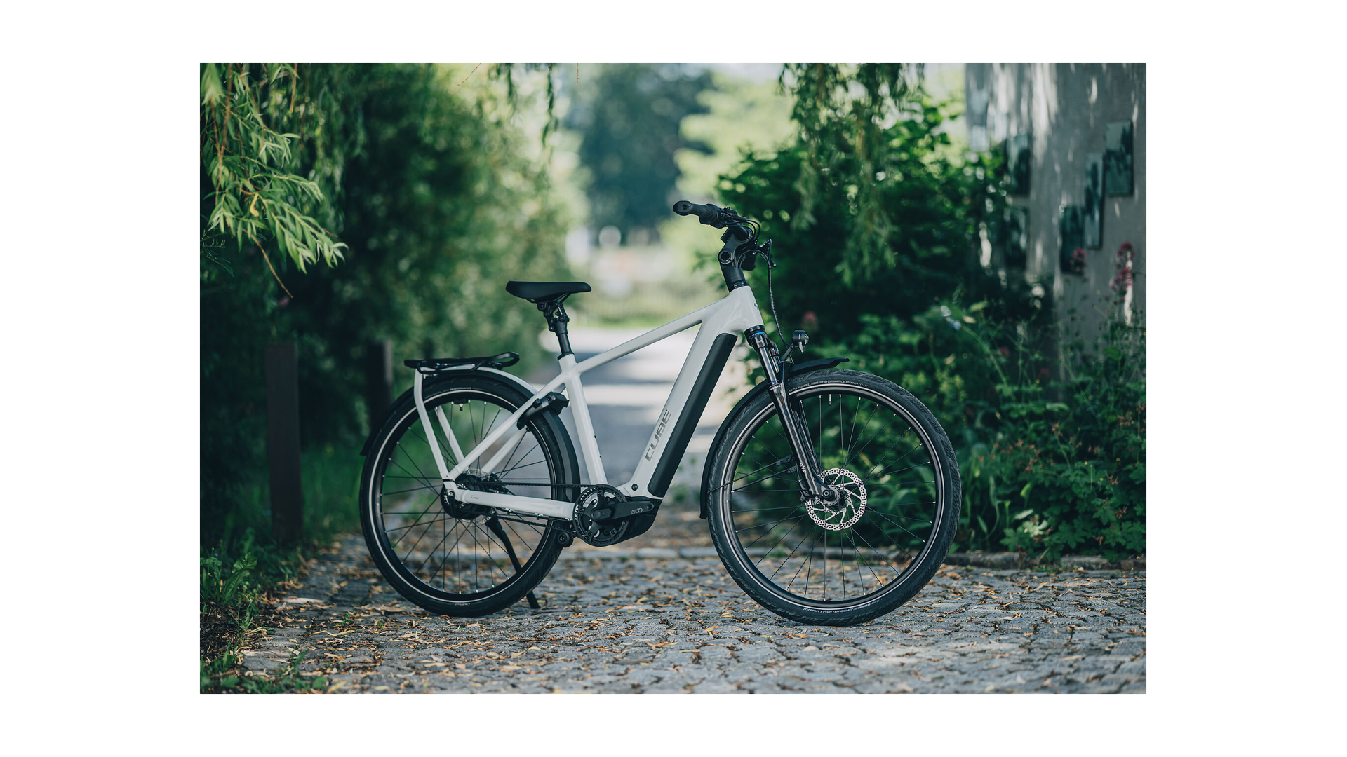 Cube Kathmandu Hybrid Deluxe Pro 800 metallicwhite´n´chrome