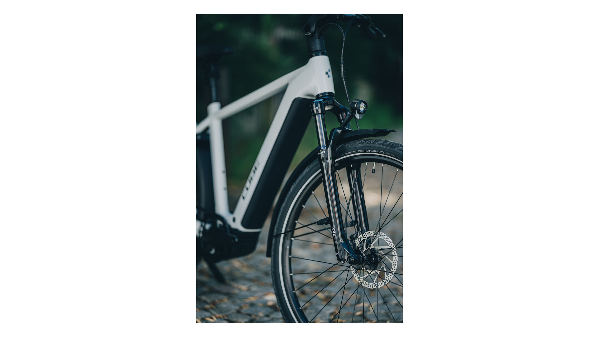 Cube Kathmandu Hybrid Deluxe Pro 800 metallicwhite´n´chrome