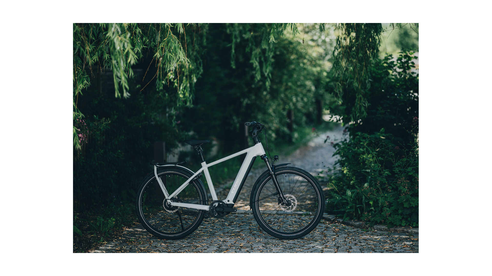 Cube Kathmandu Hybrid Deluxe Pro 800 metallicwhite´n´chrome