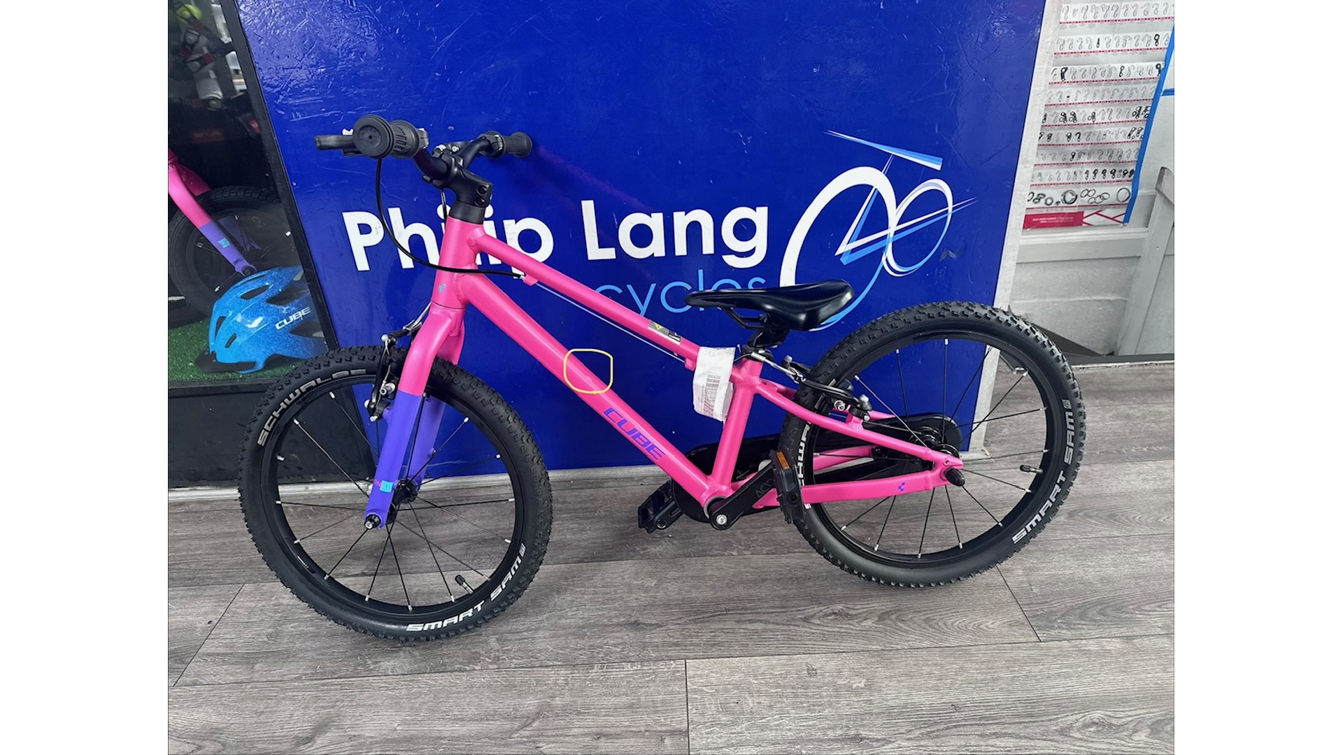 CUBE NUMOVE 180 FUCSIA/PLUM (Paint Damage)