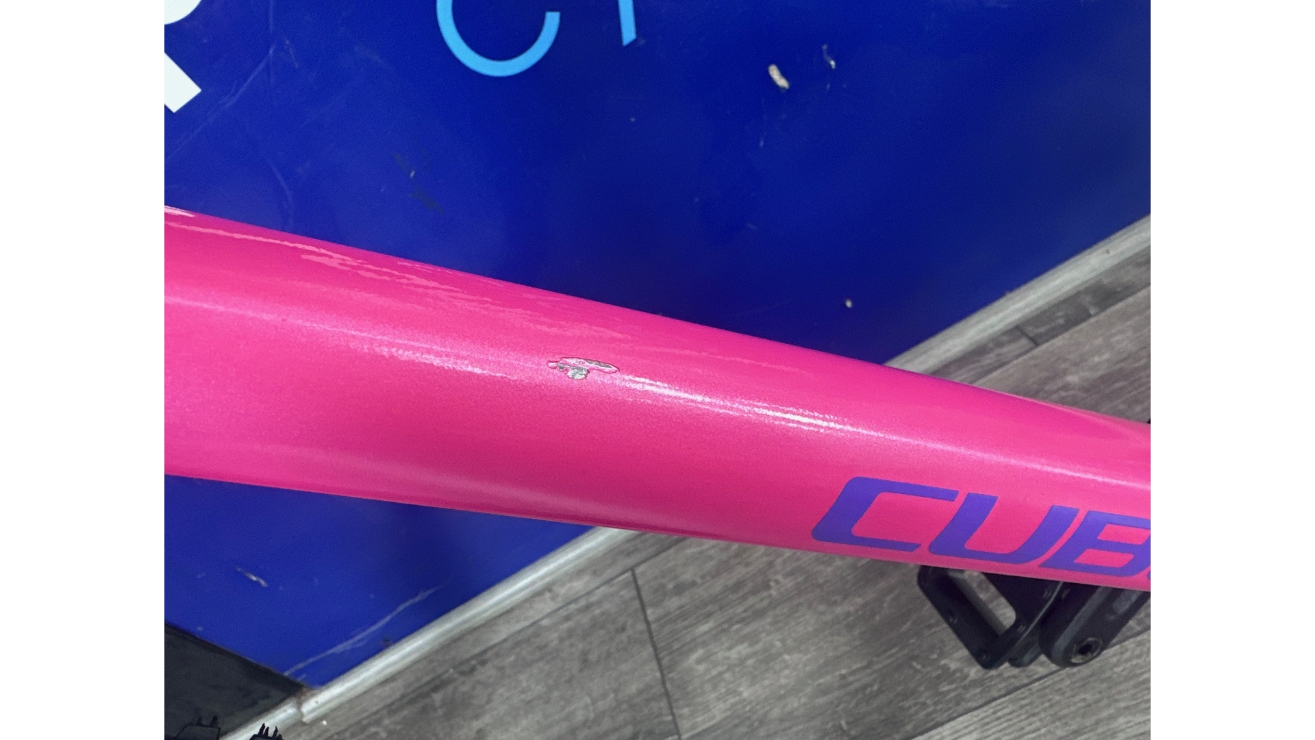 CUBE NUMOVE 180 FUCSIA/PLUM (Paint Damage)