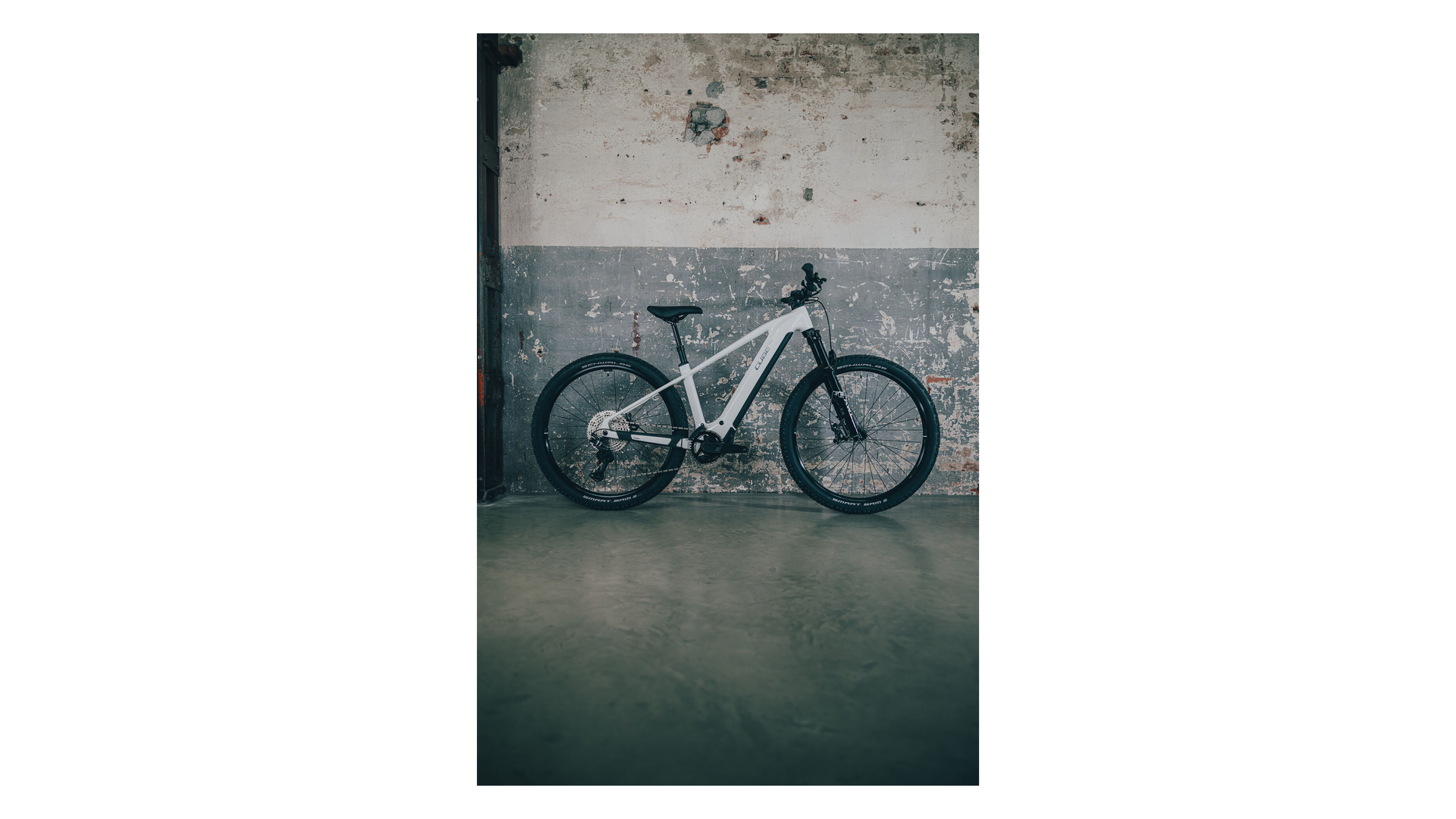 Cube Reaction Hybrid Race 800 snow´n´black