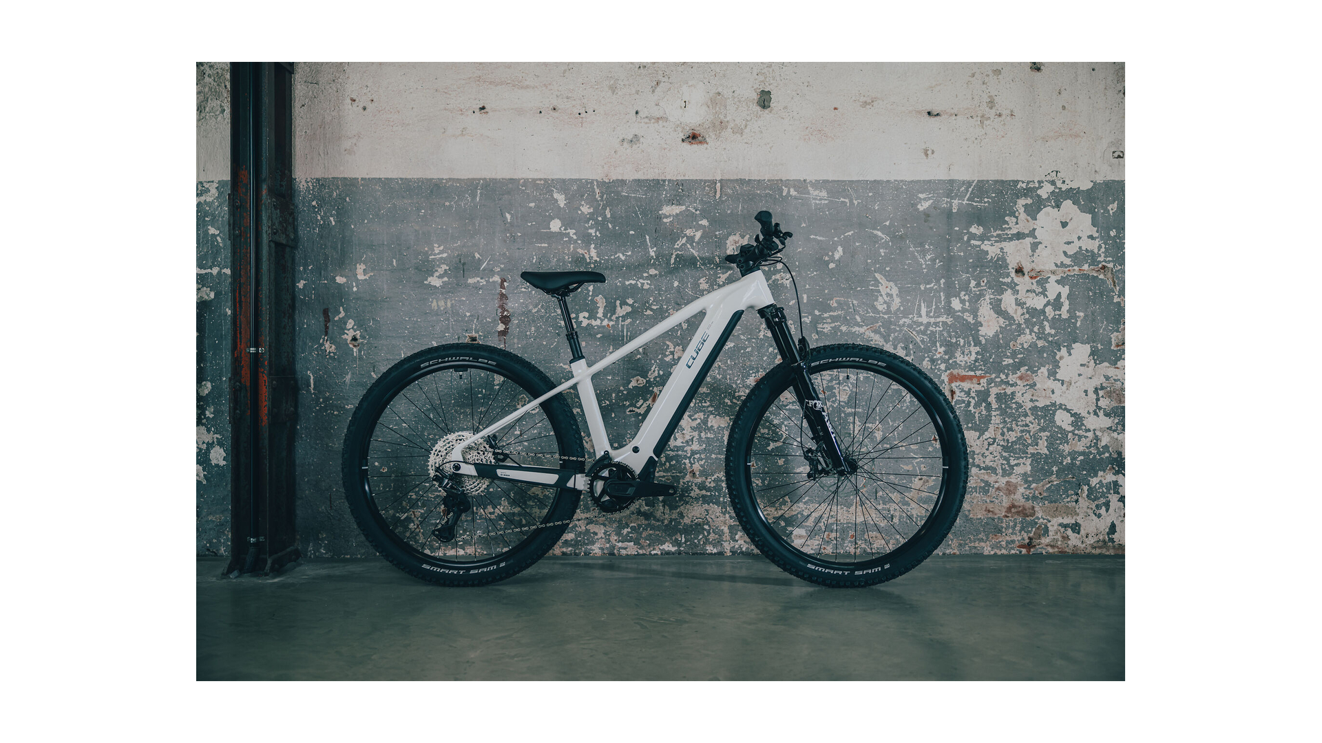 Cube Reaction Hybrid Race 800 snow´n´black