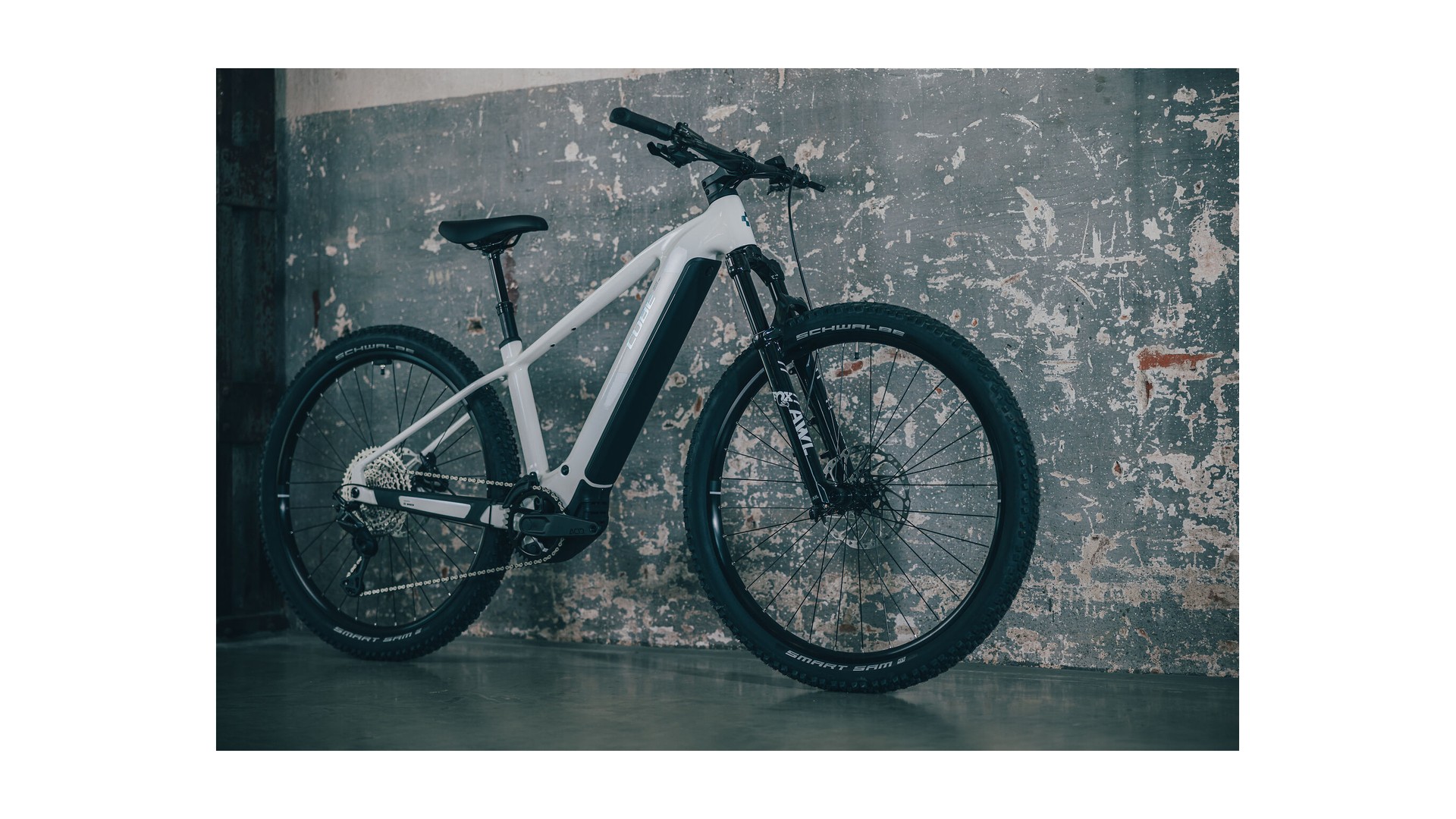 Cube Reaction Hybrid Race 800 snow´n´black