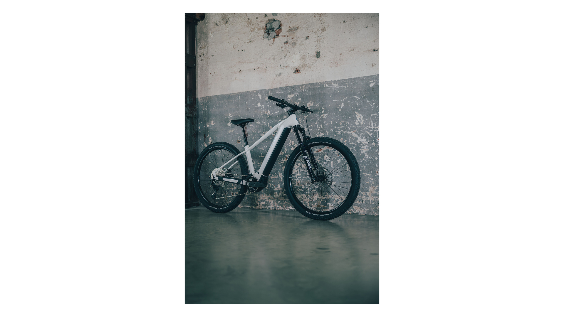 Cube Reaction Hybrid Race 800 snow´n´black