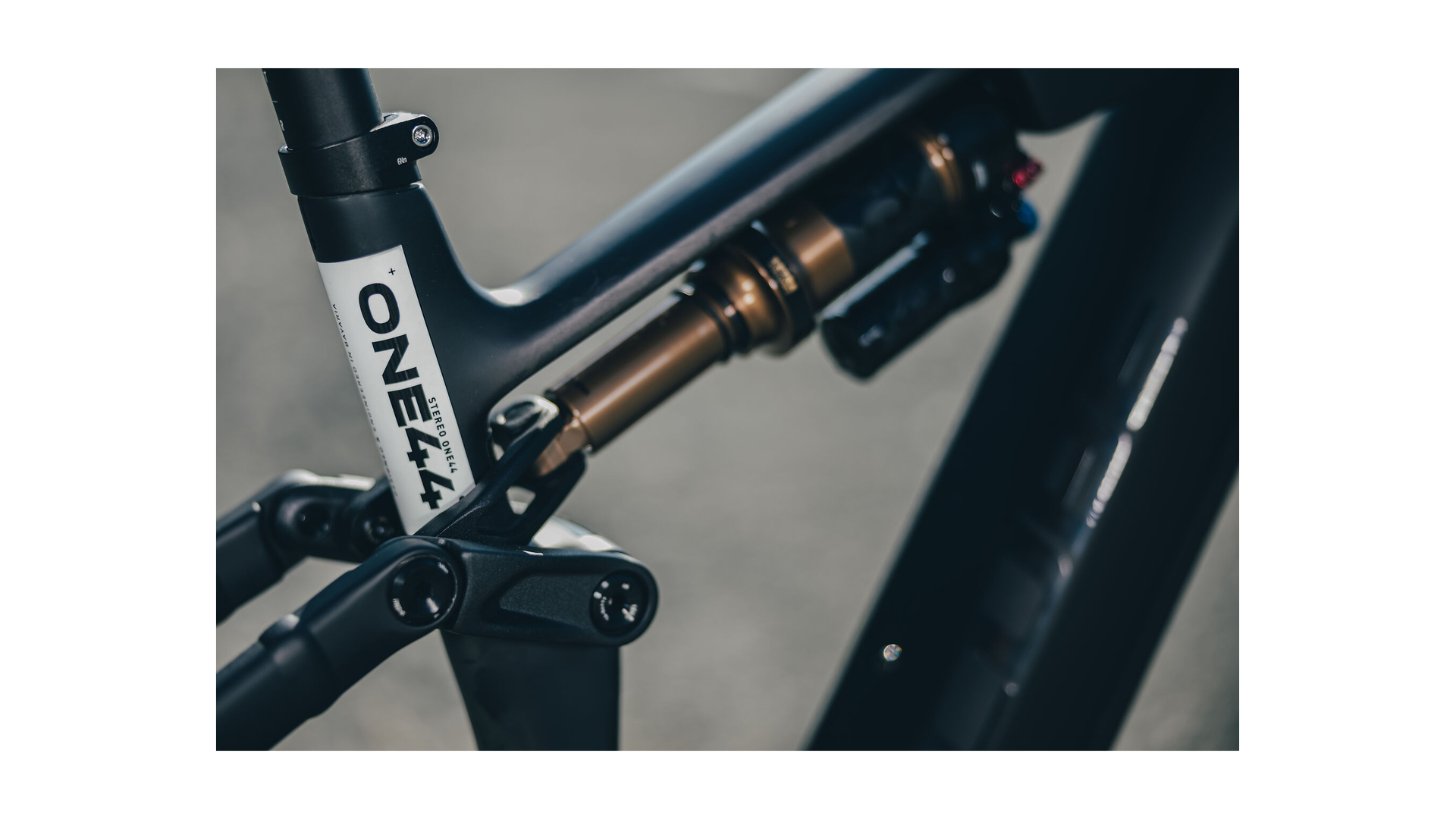 Cube Stereo Hybrid ONE44 HPC AT 800 carbon´n´white