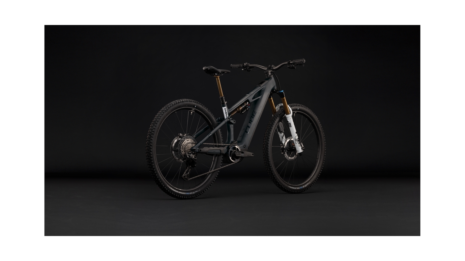 Cube Stereo Hybrid ONE44 HPC AT 800 carbon´n´white