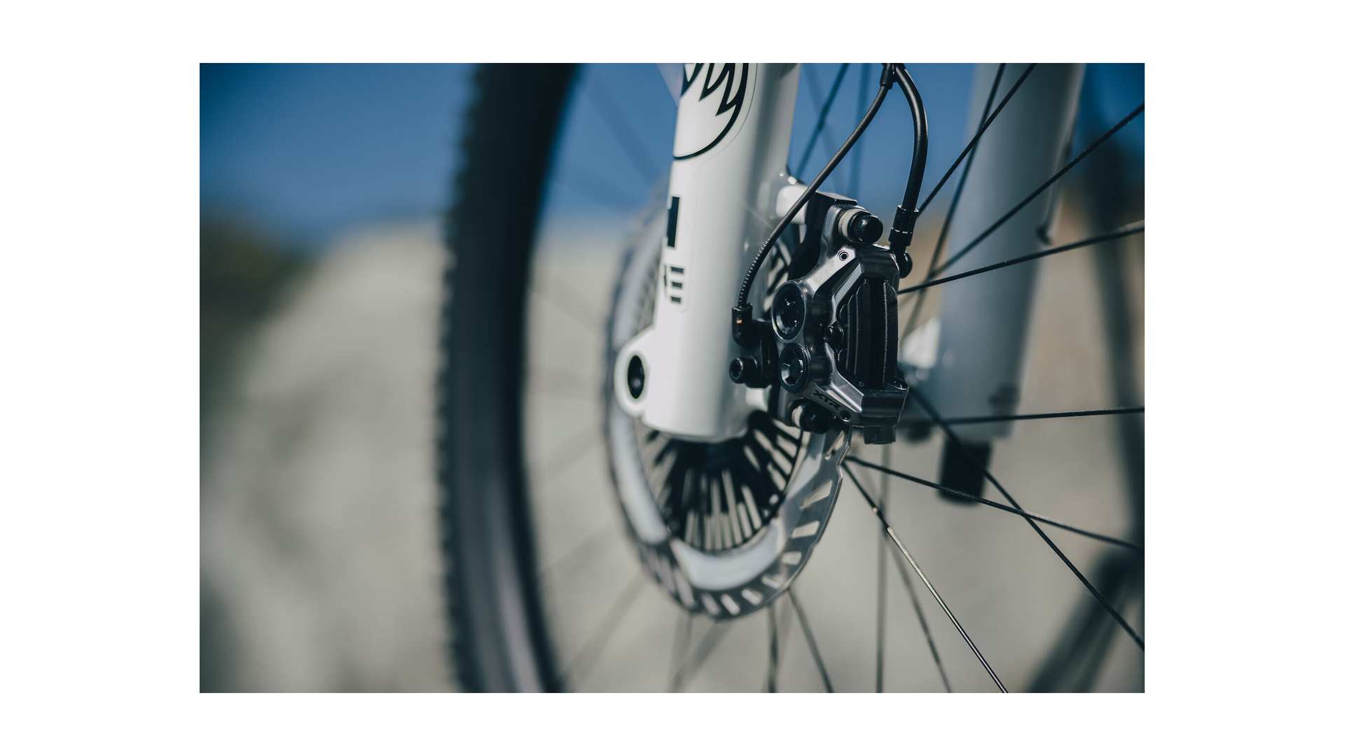 Cube Stereo Hybrid ONE44 HPC AT 800 carbon´n´white