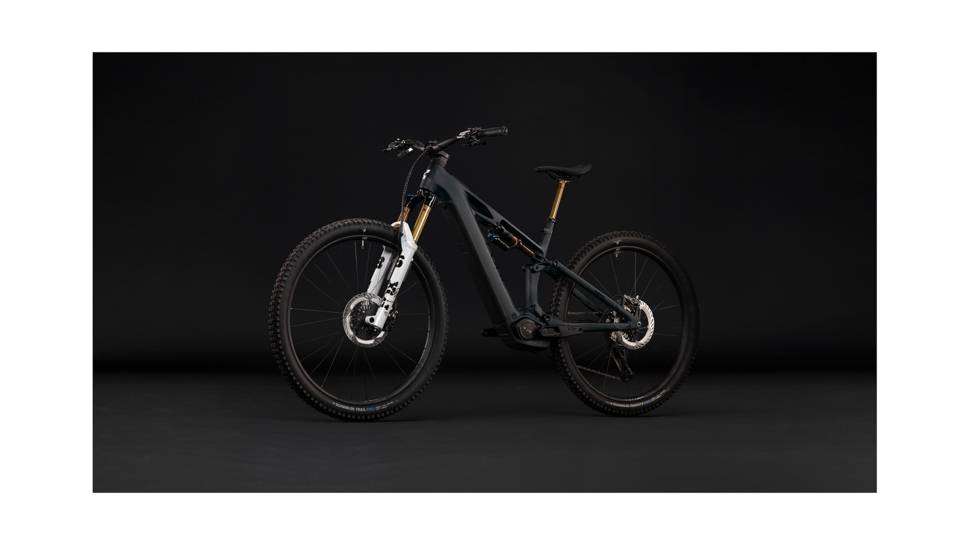 Cube Stereo Hybrid ONE44 HPC AT 800 carbon´n´white