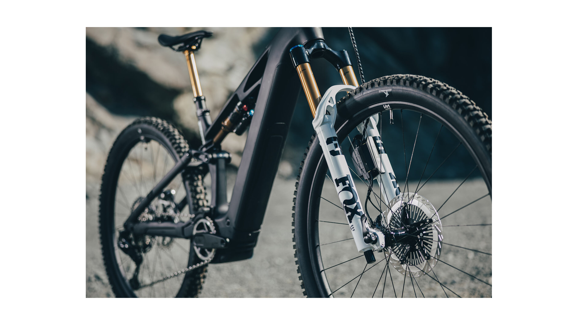 Cube Stereo Hybrid ONE44 HPC AT 800 carbon´n´white