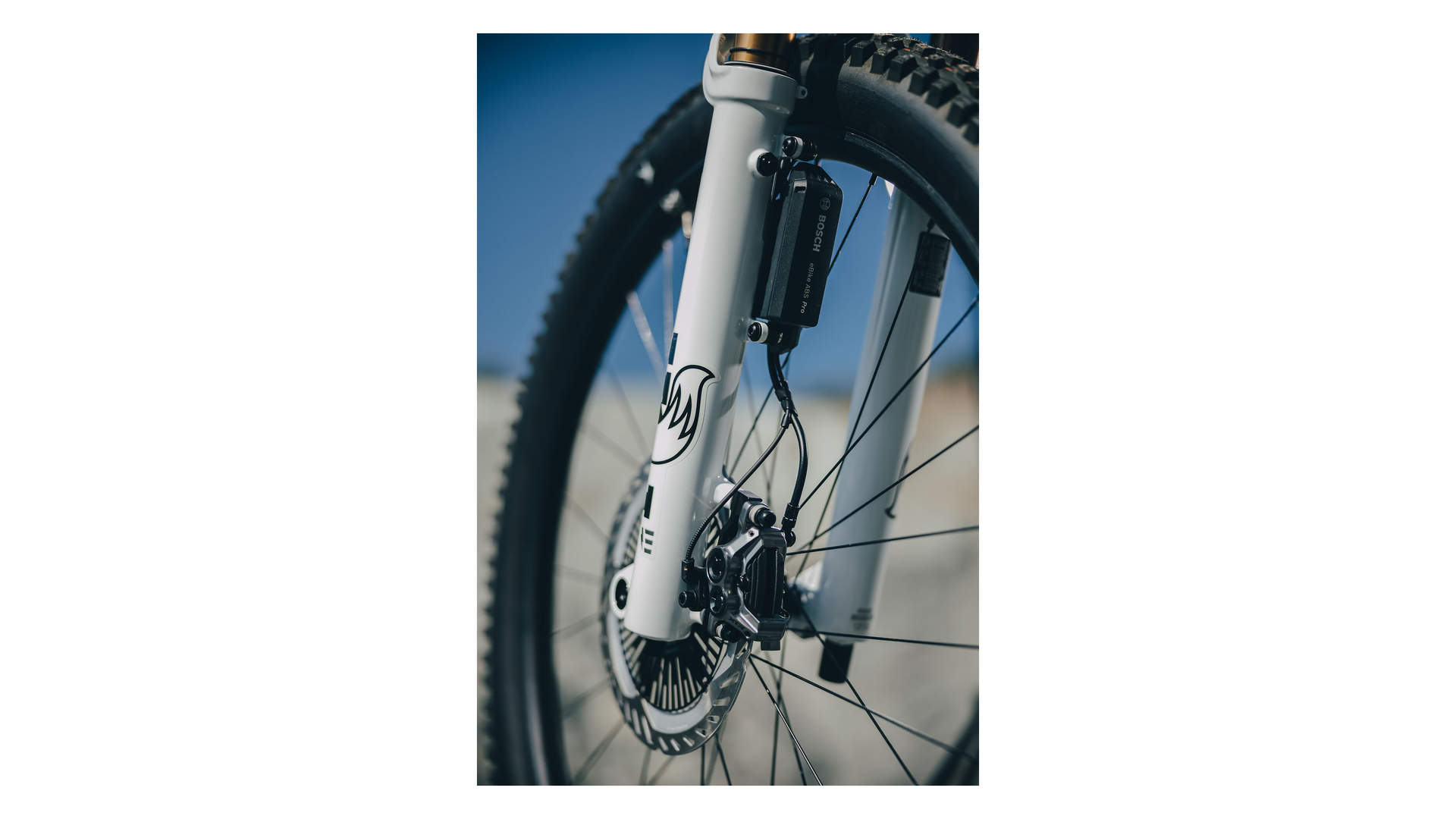 Cube Stereo Hybrid ONE44 HPC AT 800 carbon´n´white