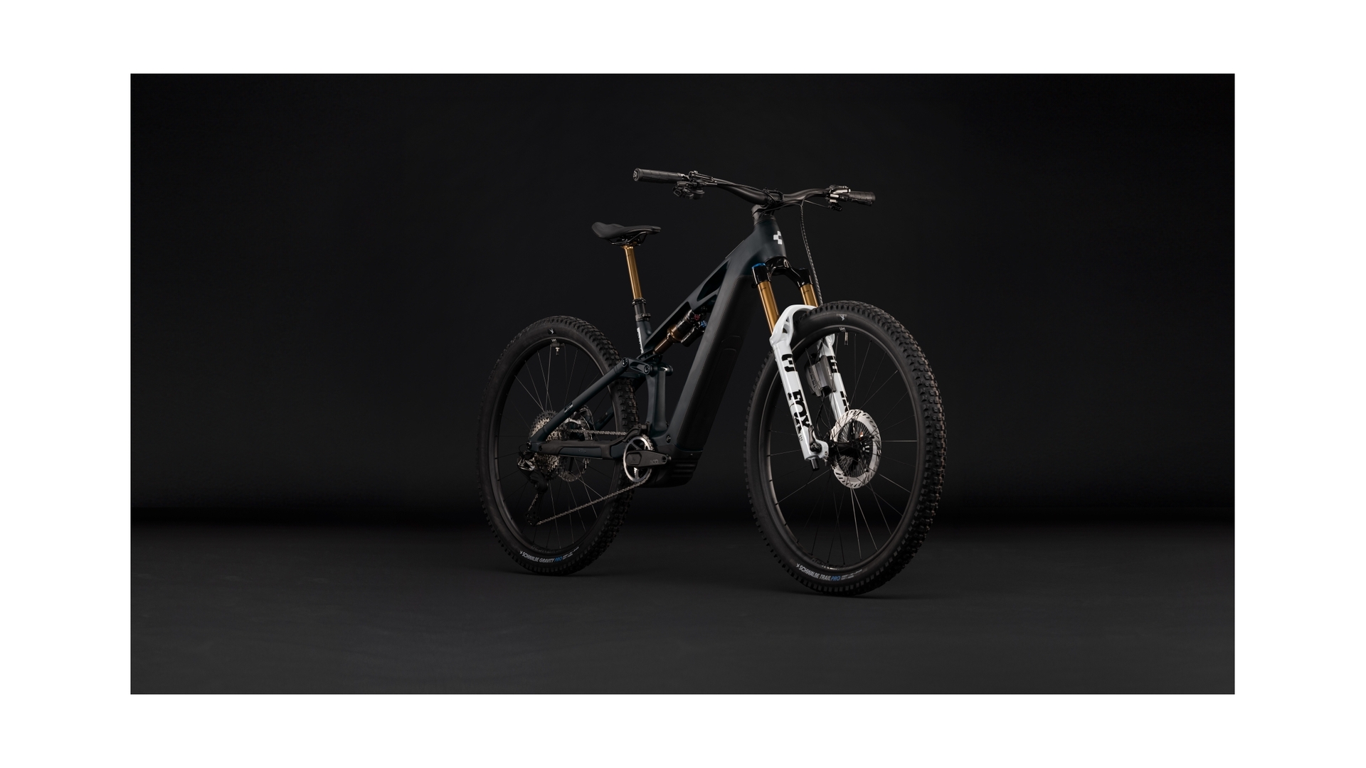 Cube Stereo Hybrid ONE44 HPC AT 800 carbon´n´white