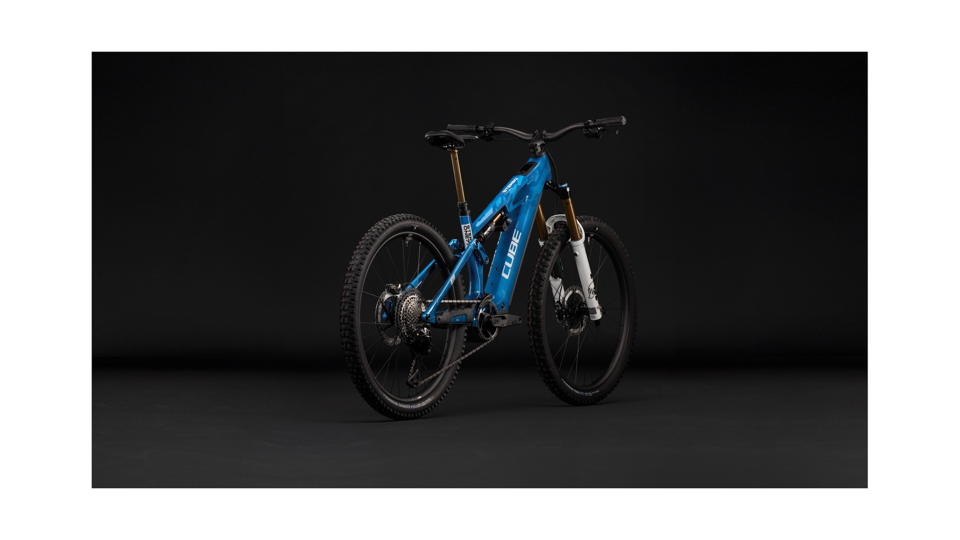 Cube Stereo Hybrid ONE77 HPC AT 800 actionteam
