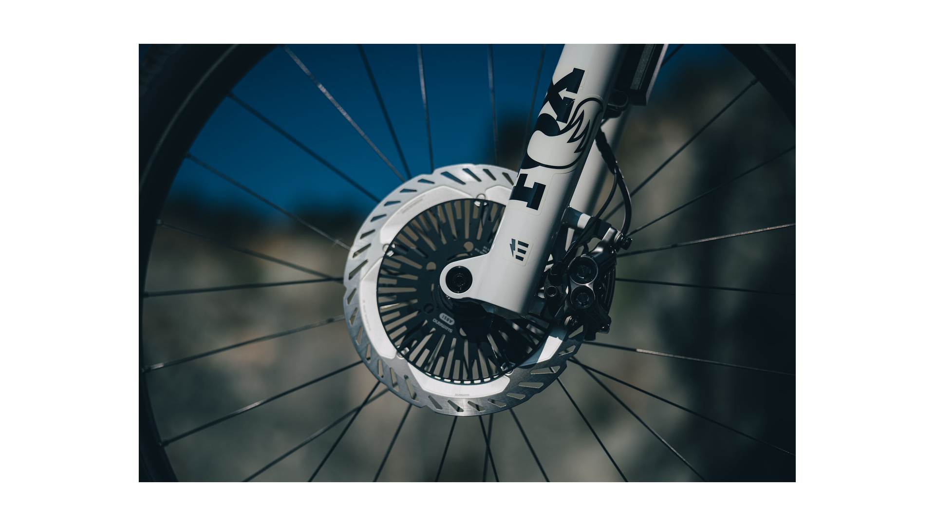 Cube Stereo Hybrid ONE77 HPC AT 800 carbon´n´white