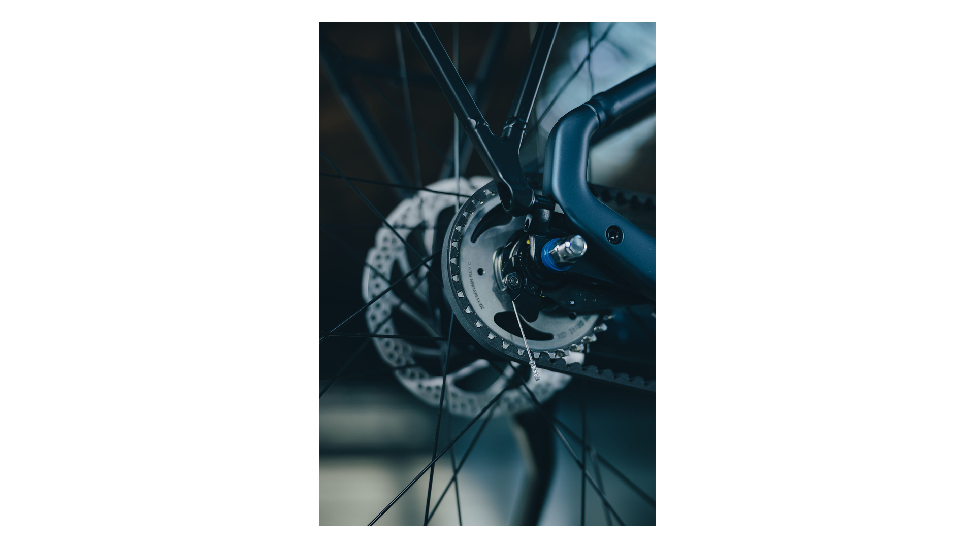Cube Supreme Hybrid Deluxe ONE 600 navyblack´n´black
