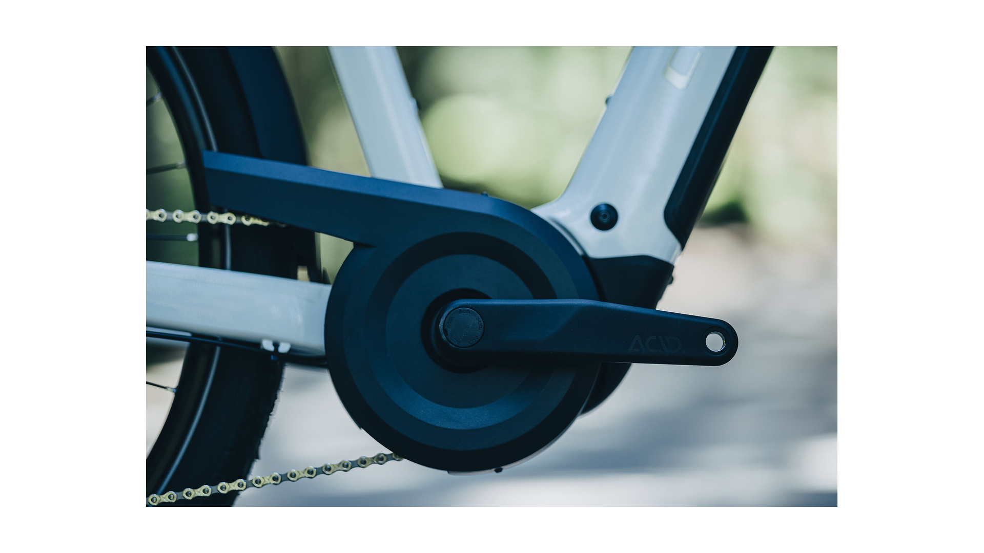Cube Touring Hybrid ONE 600 metallicwhite´n´chrome