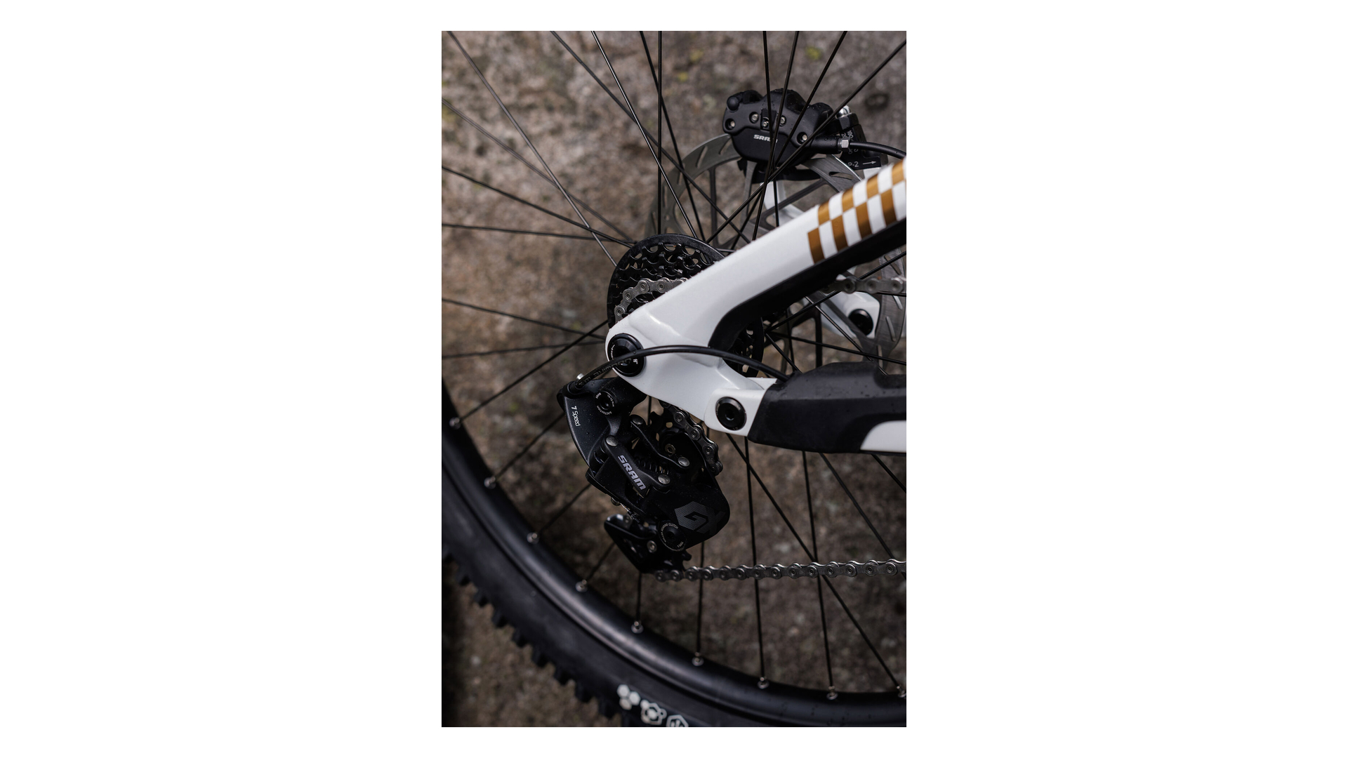 Cube TWO15 Race powdergold´n´black