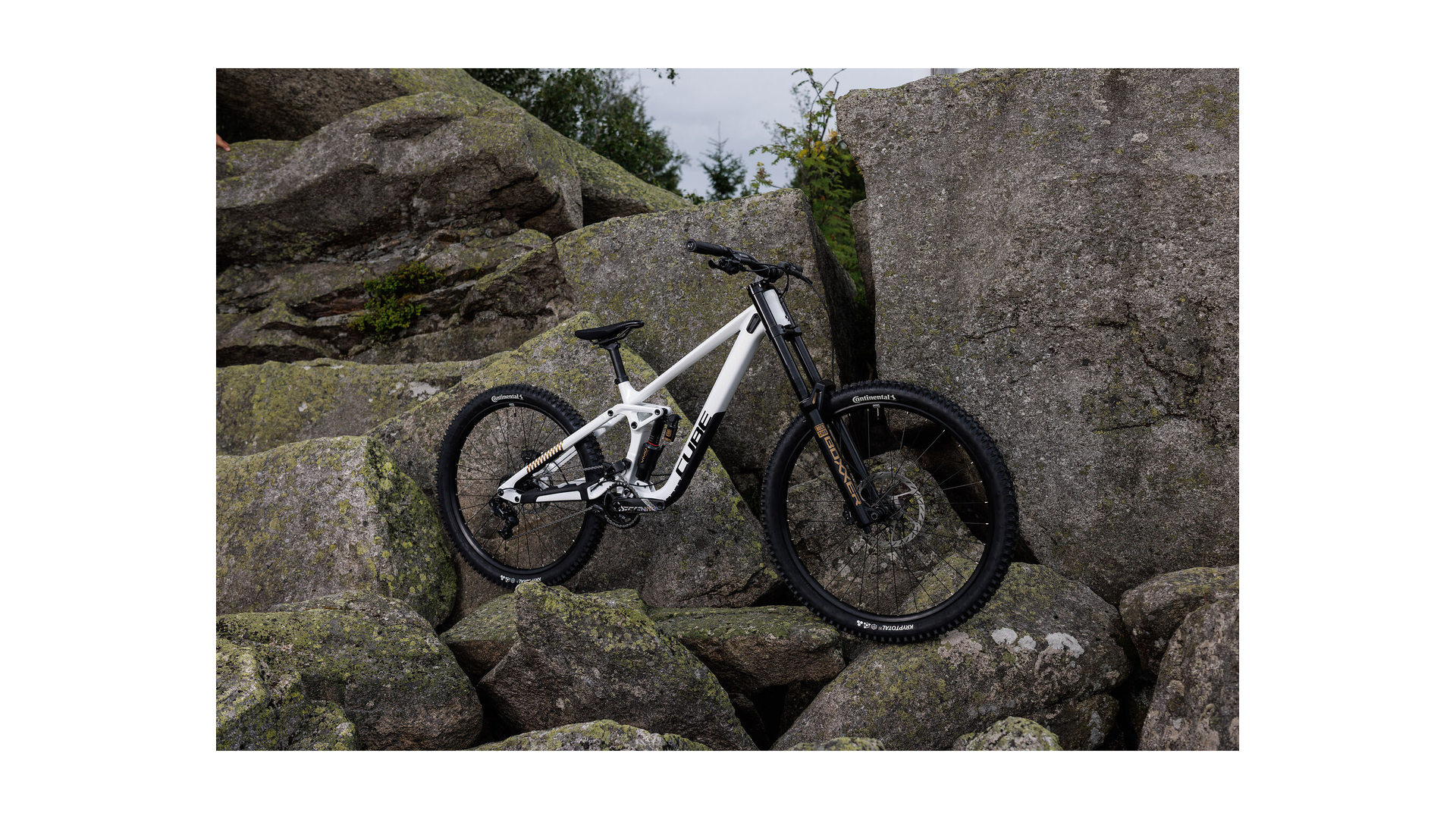 Cube TWO15 Race powdergold´n´black